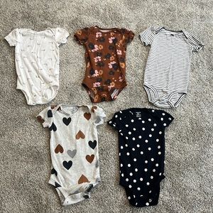 Bundle of 5 Carters Short Sleeve Bodysuits 18 Months